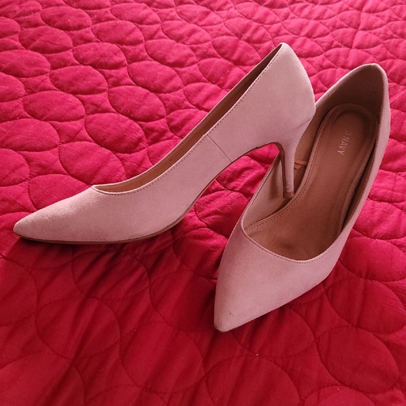 Heels - Picture 2 of 4